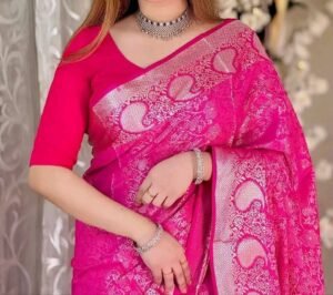 Alternative view of গর্জিয়াস সফ্ট সিল্ক কাতান শাড়ি ব্লাউজ পিস সহ।