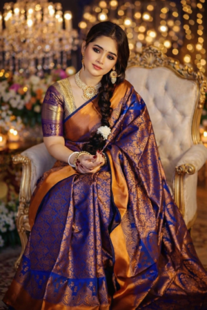 গর্জিয়াস বেনারসি কাঞ্জিভরম কাতান শাড়ি ব্লাউজ পিস সহ।